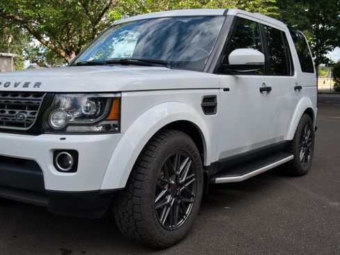 Used 2015 Land Rover LR4 HSE AWD/4WD image 8