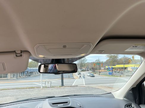 Used 2017 Ford Escape Titanium image 10