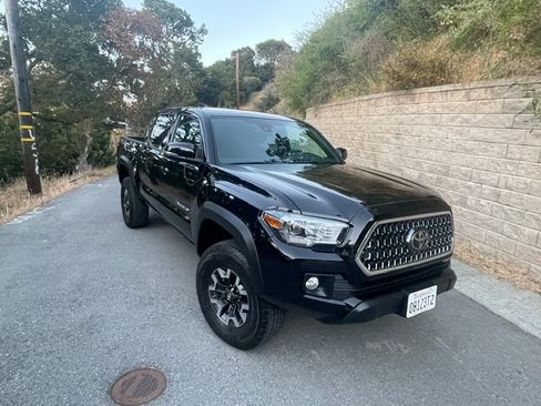 Used 2019 Toyota Tacoma TRD Off-Road w/ Technology Package AWD/4WD image 16