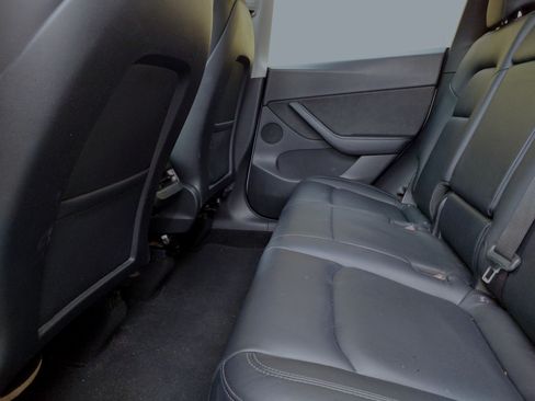 Used 2021 Tesla Model Y 2WD image 4