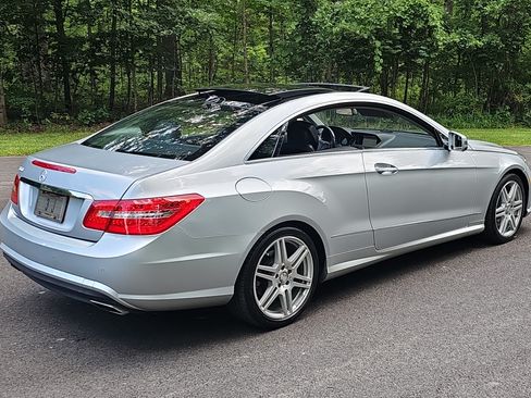 Used 2010 Mercedes-Benz E 550 Coupe image 4