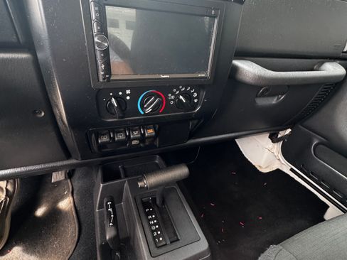 Used 2006 Jeep Wrangler Rubicon w/ Security Group AWD/4WD image 19