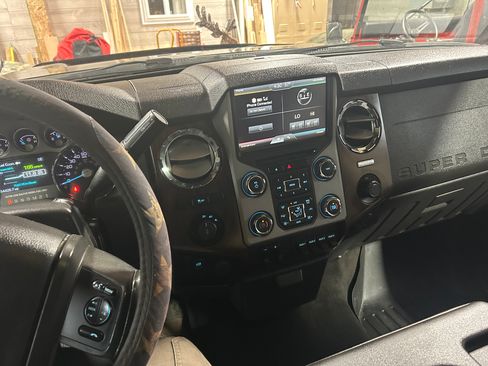 Used 2015 Ford F350 Lariat w/ Lariat Interior Package image 9