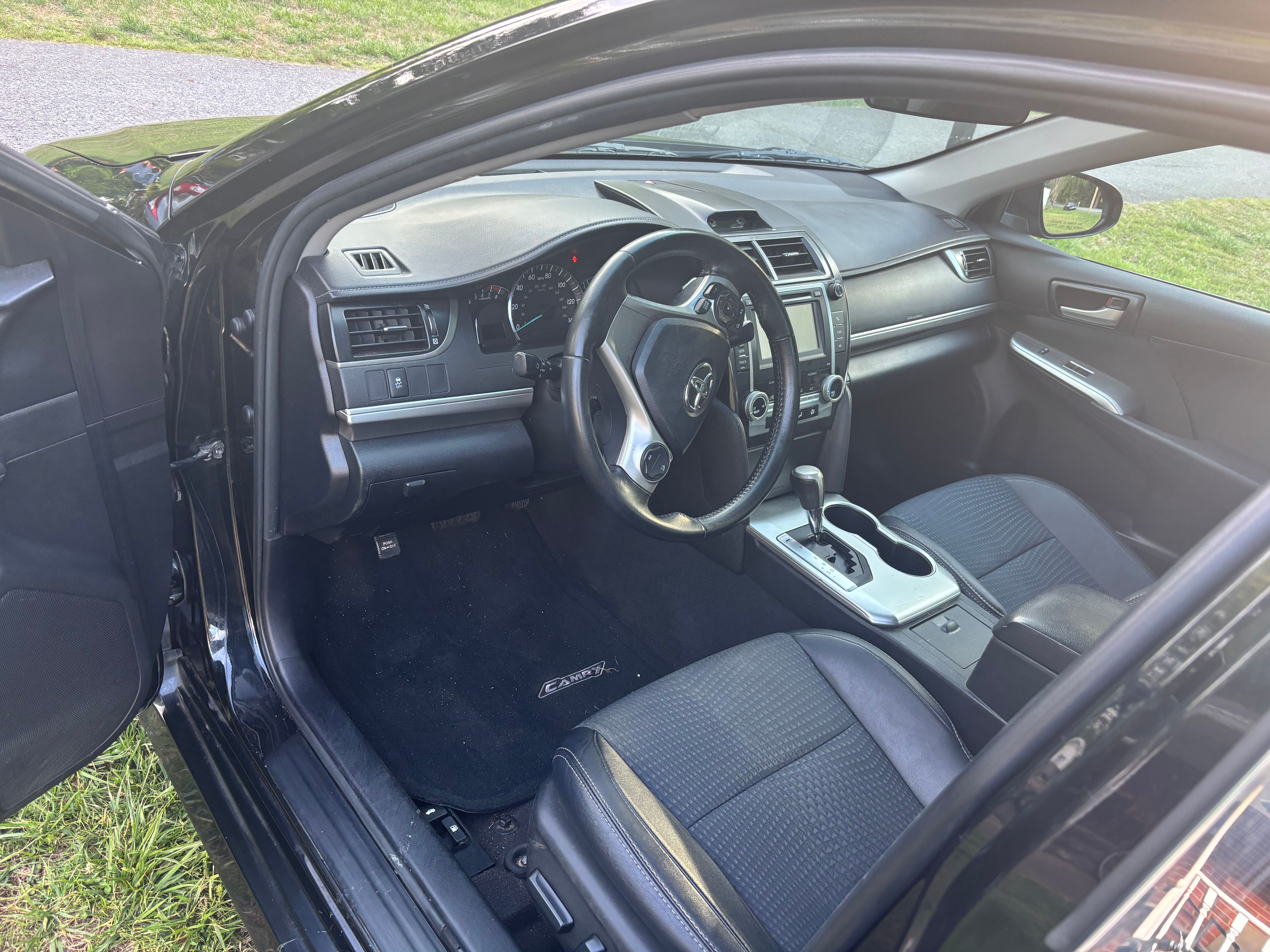 Used 2013 Toyota Camry SE FWD image 9