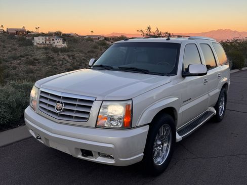 Used 2004 Cadillac Escalade 2WD image 2