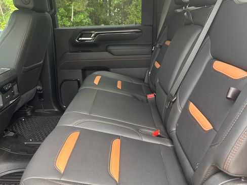 Used 2025 GMC Sierra 2500 AT4 w/ AT4 Premium Plus Package AWD/4WD image 27
