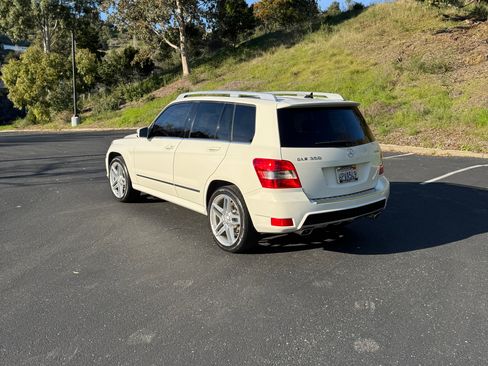 Used 2011 Mercedes-Benz GLK 350 4MATIC image 9