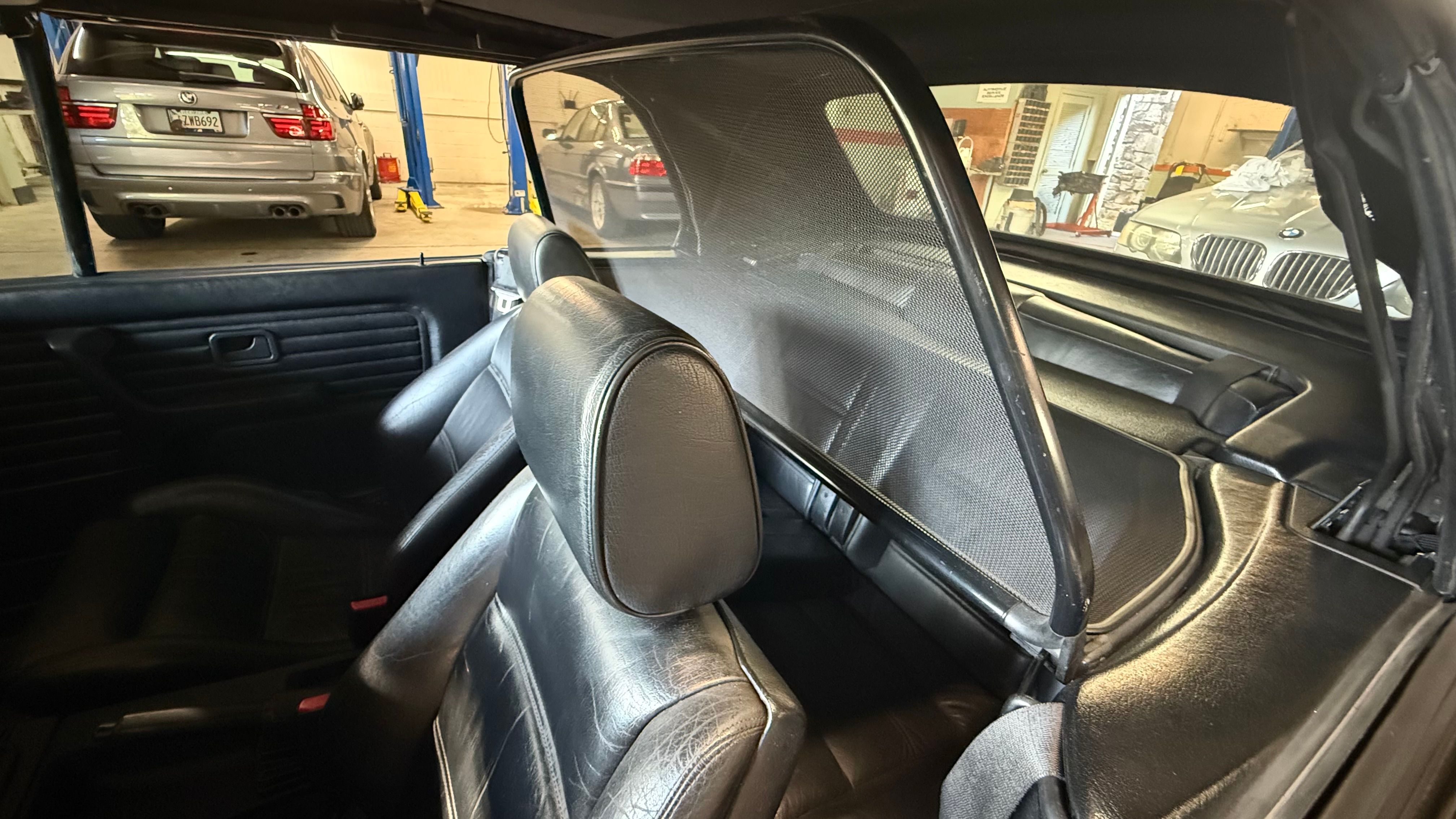Used 1992 BMW 325i Convertible RWD image 6