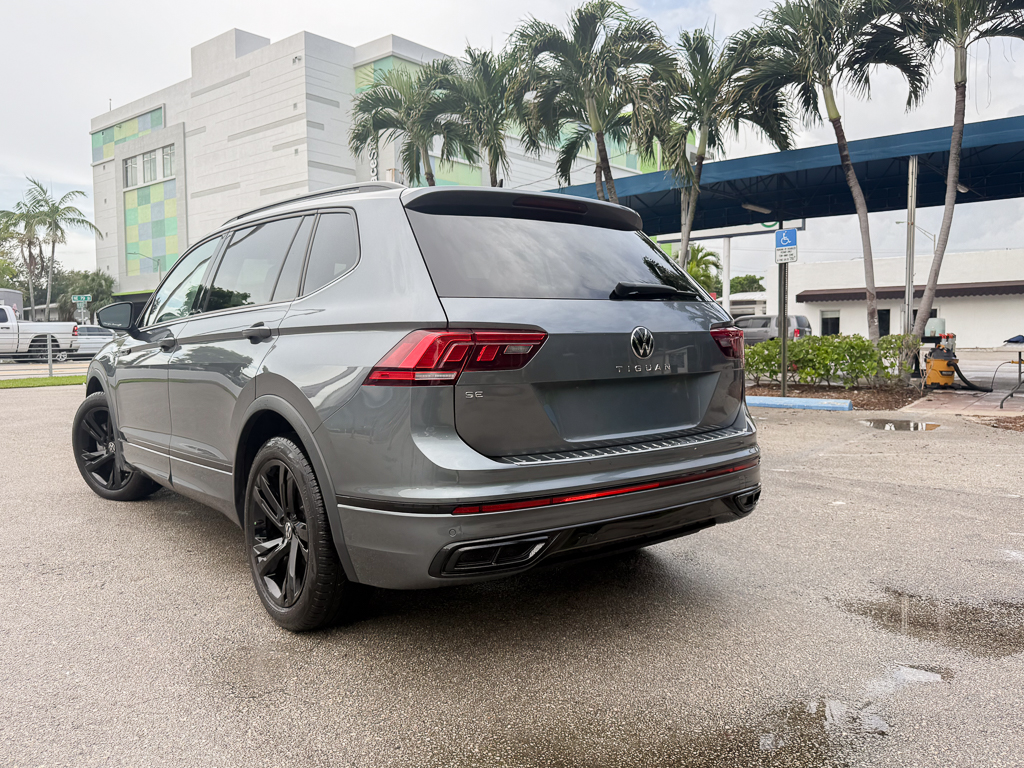 Used 2024 Volkswagen Tiguan SE R-Line FWD image 4