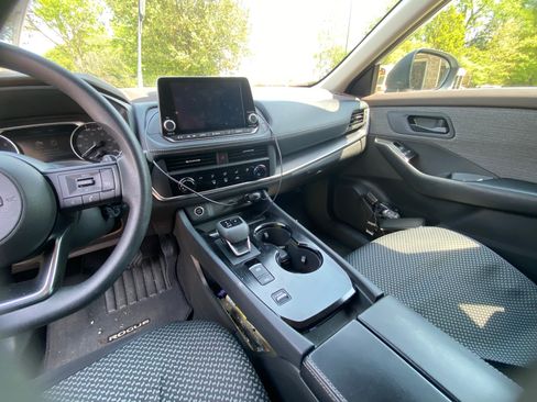 Used 2023 Nissan Rogue S image 4