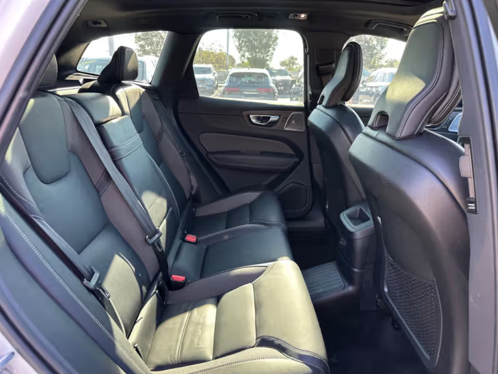 Used 2021 Volvo XC60 T8 R-Design w/ Advanced Package AWD/4WD image 21