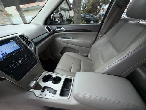 Used 2012 Jeep Grand Cherokee Laredo image 8