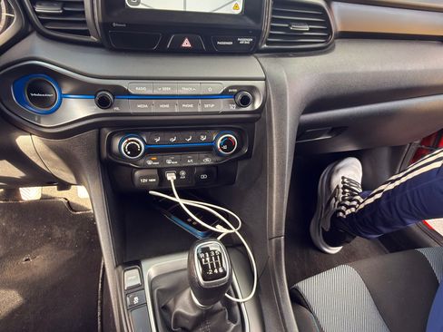 Used 2019 Hyundai Veloster 2.0 image 15