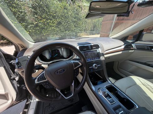 Used 2018 Ford Fusion Platinum FWD image 15