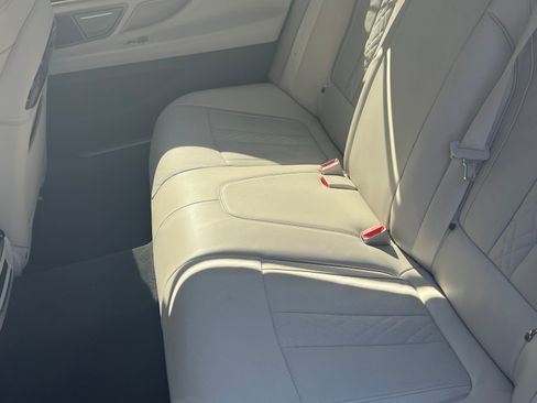 Used 2021 BMW 750i xDrive w/ Executive Package image 11