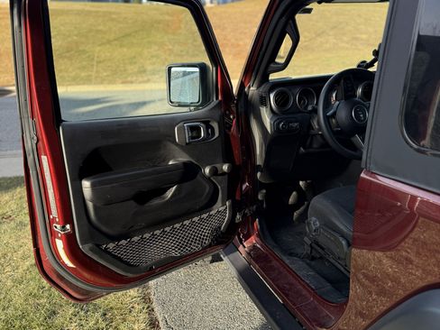Used 2021 Jeep Wrangler Sport image 9