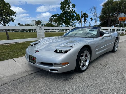 Used 2000 Chevrolet Corvette Convertible w/ Performance Handling Pkg image 9