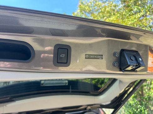 Used 2014 Toyota Highlander XLE image 8