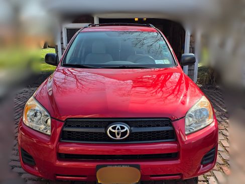 Used 2012 Toyota RAV4 FWD image 1