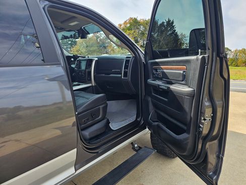 Used 2018 RAM 2500 Laramie image 15