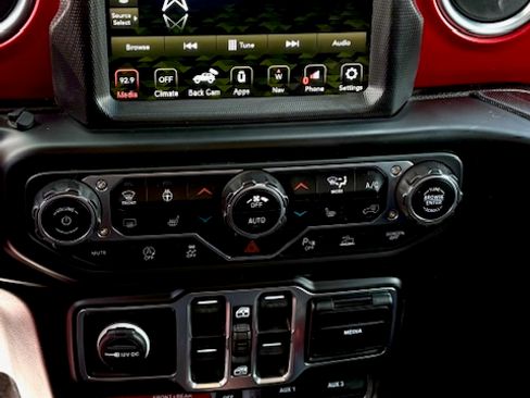 Used 2021 Jeep Wrangler Unlimited Rubicon AWD/4WD image 2