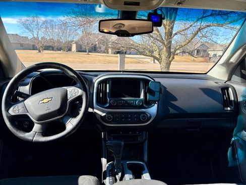 Used 2016 Chevrolet Colorado LT w/ LT Convenience Package image 9