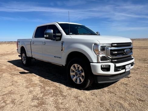 Used 2022 Ford F250 Platinum w/ FX4 Off-Road Package image 5