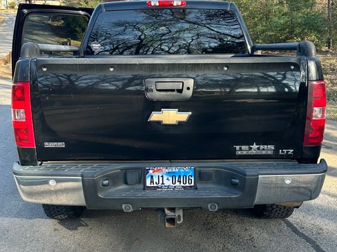 Used 2010 Chevrolet Silverado 1500 LTZ w/ Convenience Package image 15
