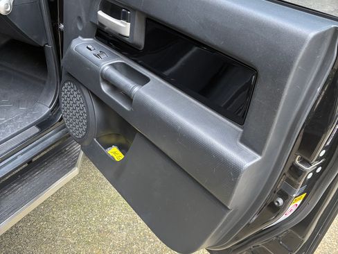 Used 2007 Toyota FJ Cruiser 4WD image 12