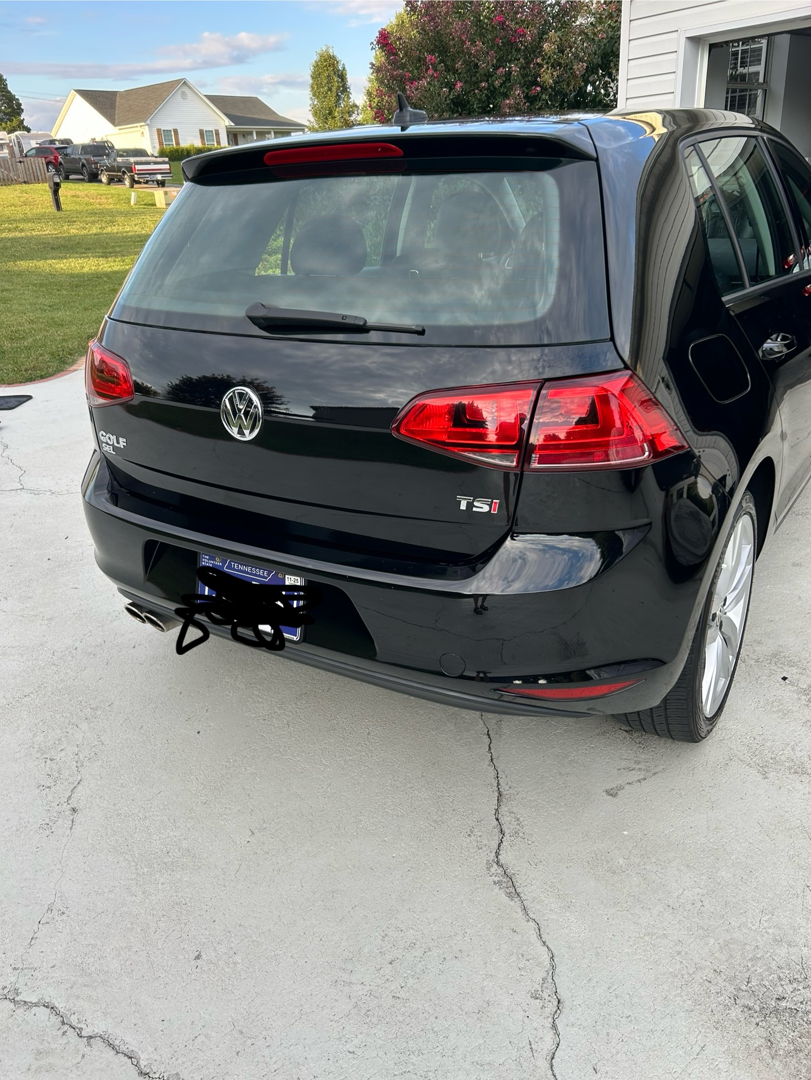 Used 2017 Volkswagen Golf SEL FWD image 16