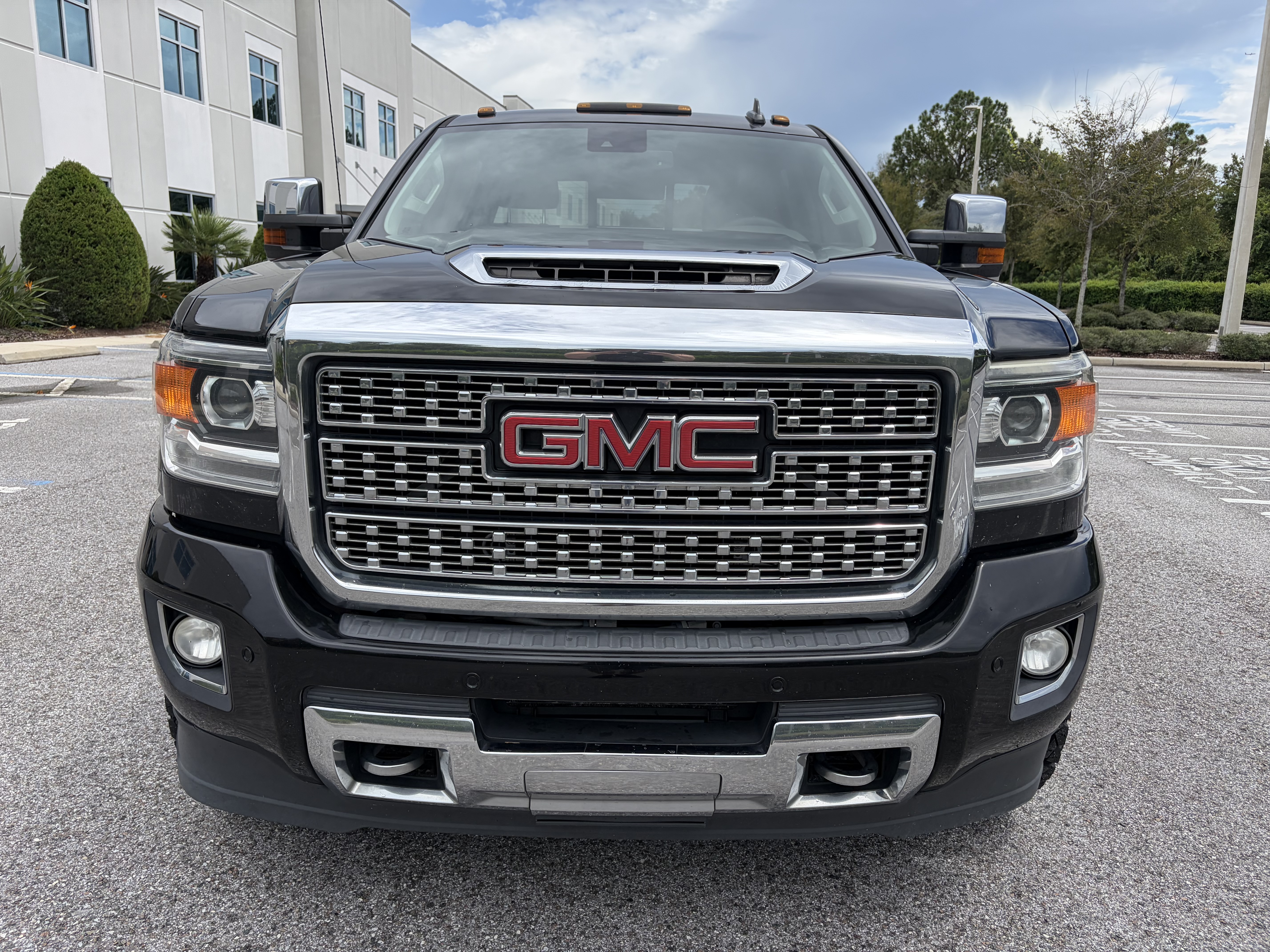 Used 2018 GMC Sierra 3500 Denali w/ Duramax Plus Package AWD/4WD image 4