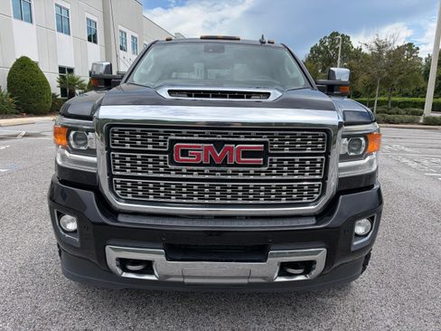Used 2018 GMC Sierra 3500 Denali w/ Duramax Plus Package AWD/4WD image 4