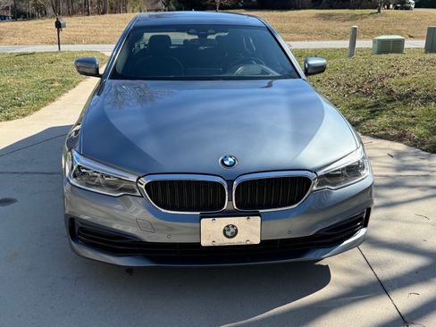 Used 2019 BMW 540i xDrive w/ Executive Package image 2