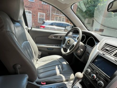 Used 2011 Chevrolet Traverse LS AWD/4WD image 4