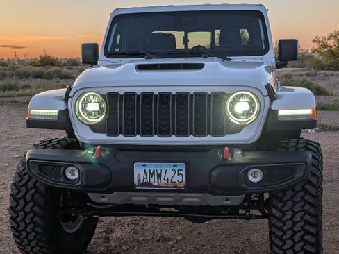 Used 2025 Jeep Gladiator Mojave w/ Convenience Group image 4