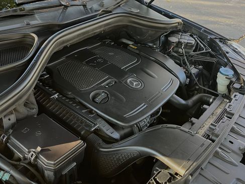 Used 2013 Mercedes-Benz ML 350 ML 350 Sport Utility 4D image 15