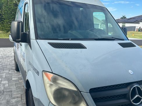 Used 2012 Mercedes-Benz Sprinter 2500 image 2