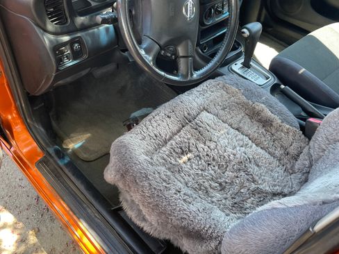 Used 2006 Nissan Sentra SE-R w/ (J01) Sunroof Pkg image 9