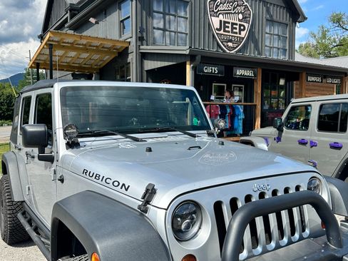 Used 2012 Jeep Wrangler Unlimited Rubicon w/ Dual Top Group AWD/4WD image 8