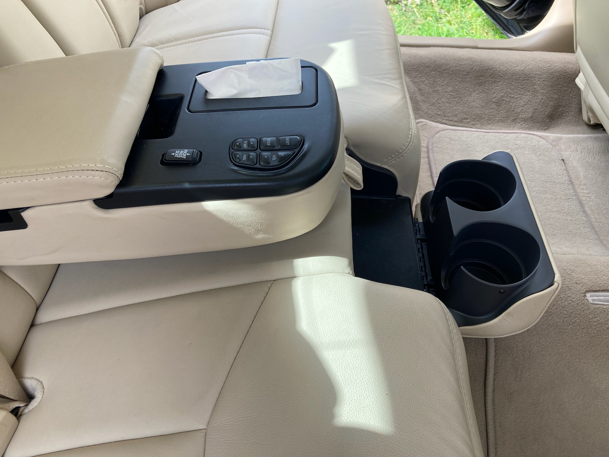 Used 2008 Lincoln Town Car Signature L RWD image 24