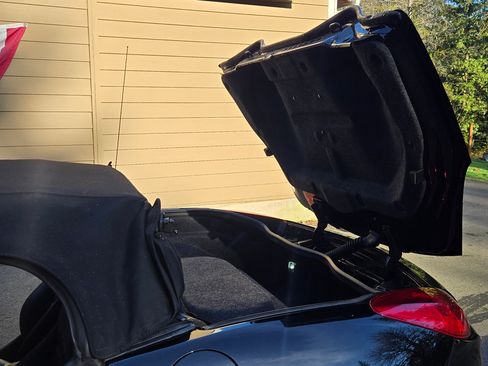 Used 2008 Pontiac Solstice GXP w/ Premium Package image 18