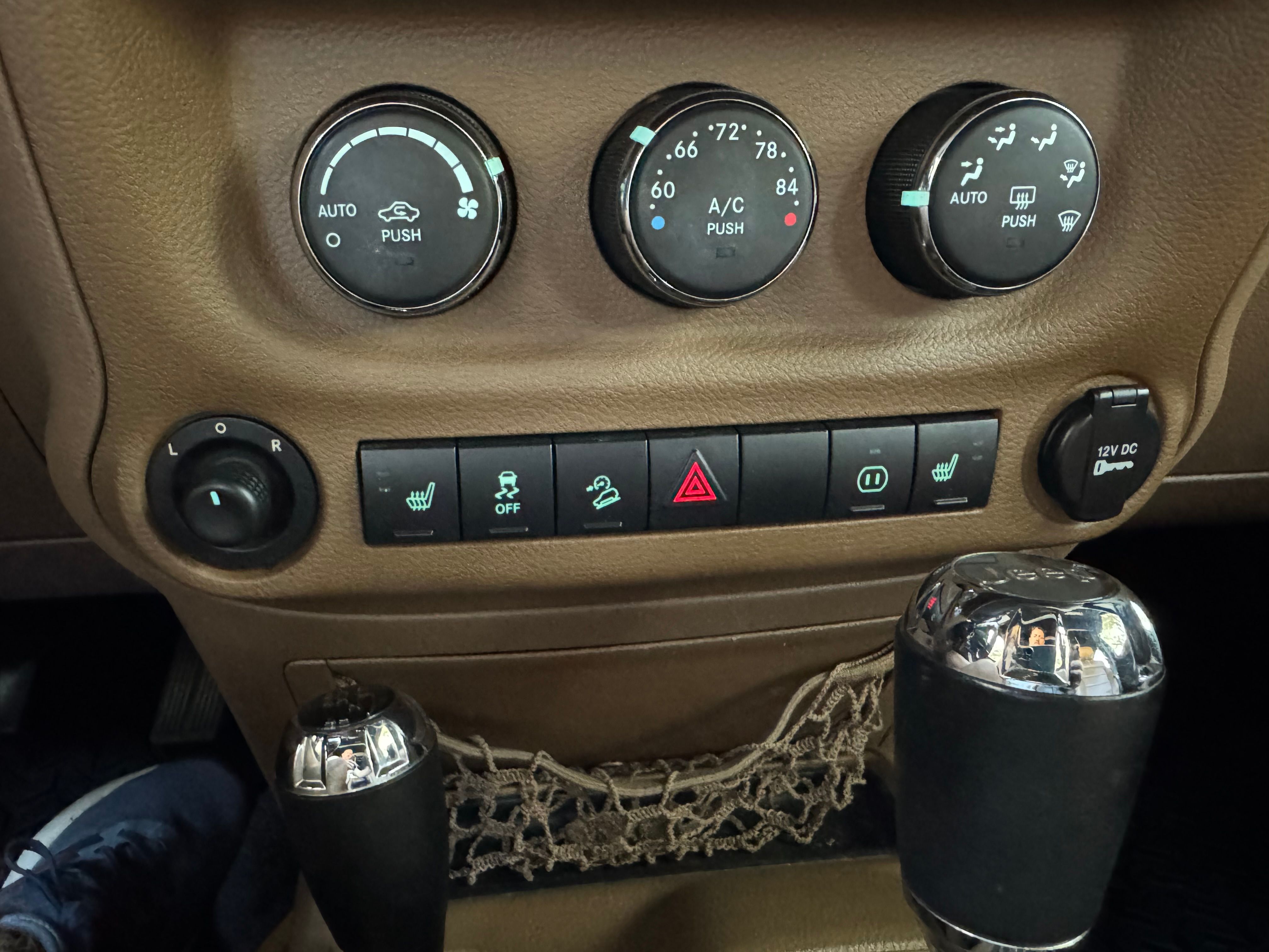 Used 2012 Jeep Wrangler Unlimited Sahara w/ Connectivity Group AWD/4WD image 16