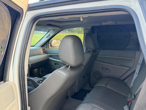 Used 2008 Jeep Grand Cherokee Laredo AWD/4WD image 10