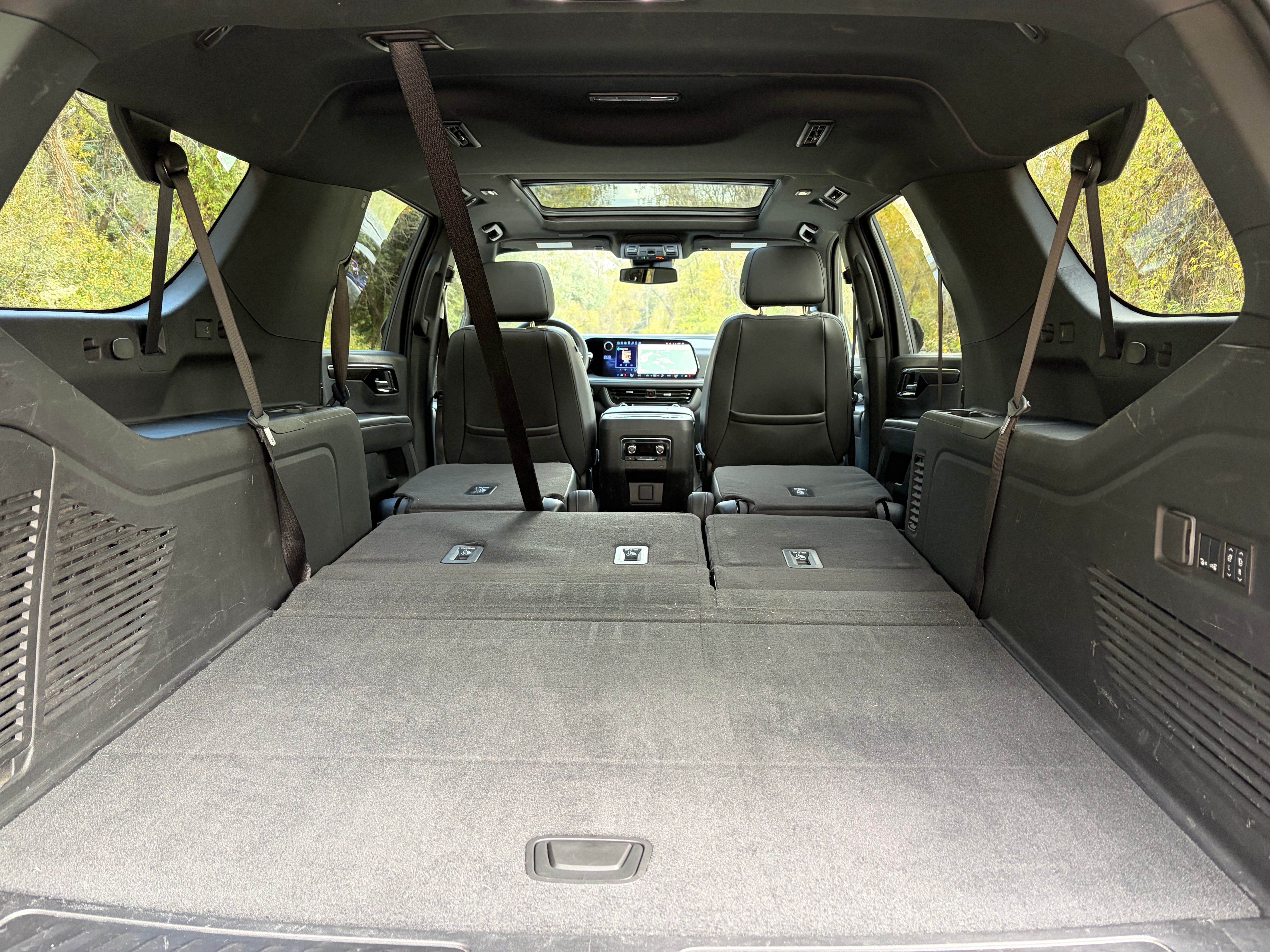 Used 2025 Chevrolet Suburban LT w/ Comfort Package AWD/4WD image 18