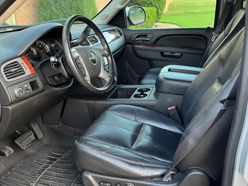 Used 2014 GMC Yukon XL SLT w/ SLT-2 Equipment Package image 19