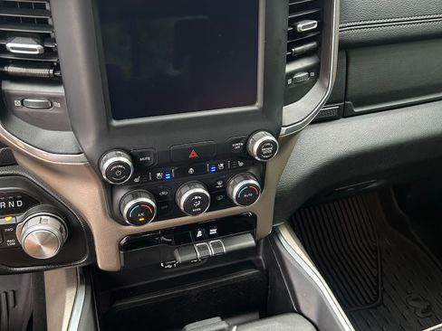 Used 2020 RAM 1500 Laramie AWD/4WD image 13