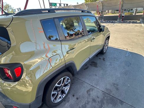 Used 2015 Jeep Renegade Latitude image 4