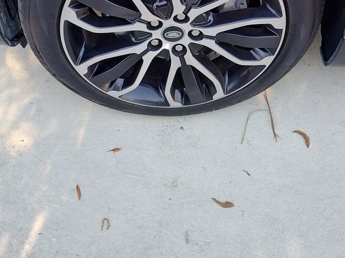 Used 2021 Land Rover Range Rover Sport HSE Silver Edition image 4