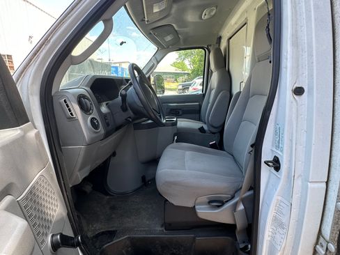 Used 2009 Ford E-350 and Econoline 350 Super Duty image 8