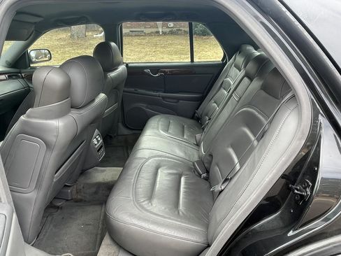 Used 2001 Cadillac De Ville Sedan w/ Comfort/Convenience Pkg image 10